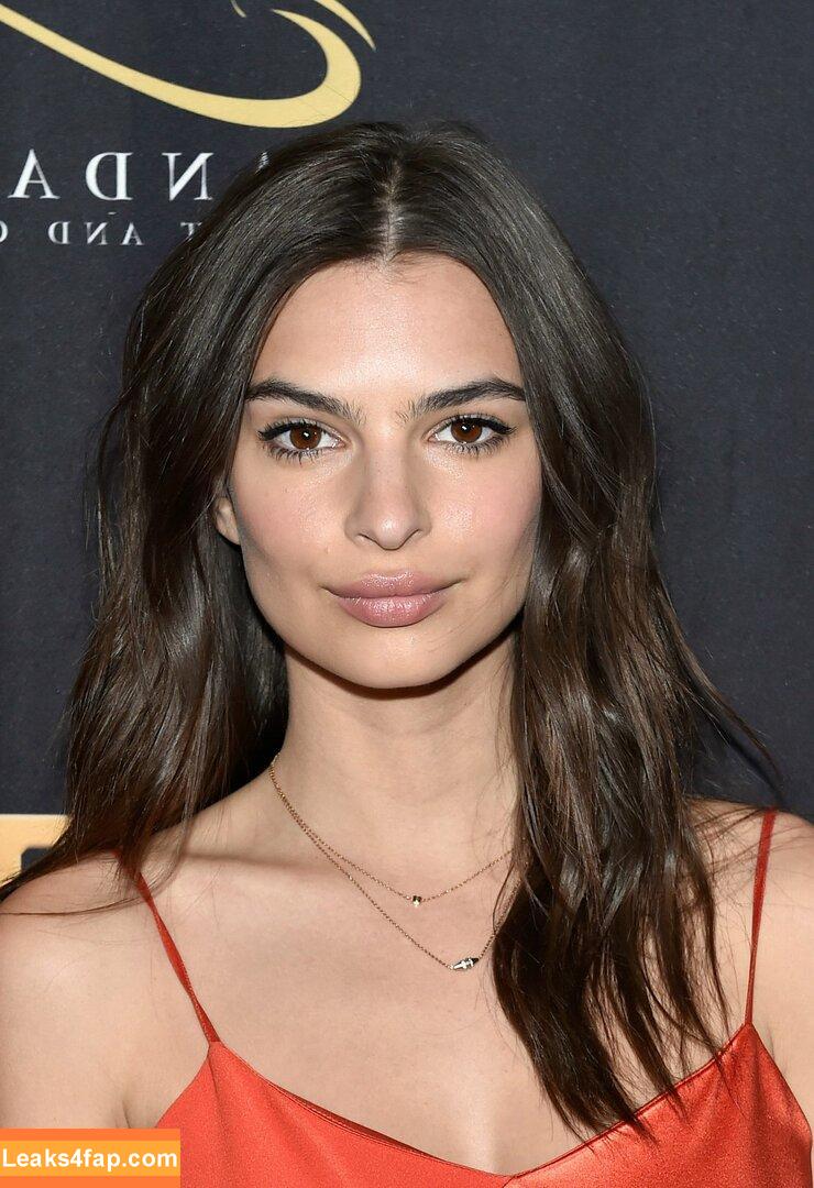 Emily Ratajkowski / Officialemilyratajkowski / emrata / https: leaked photo photo #3324