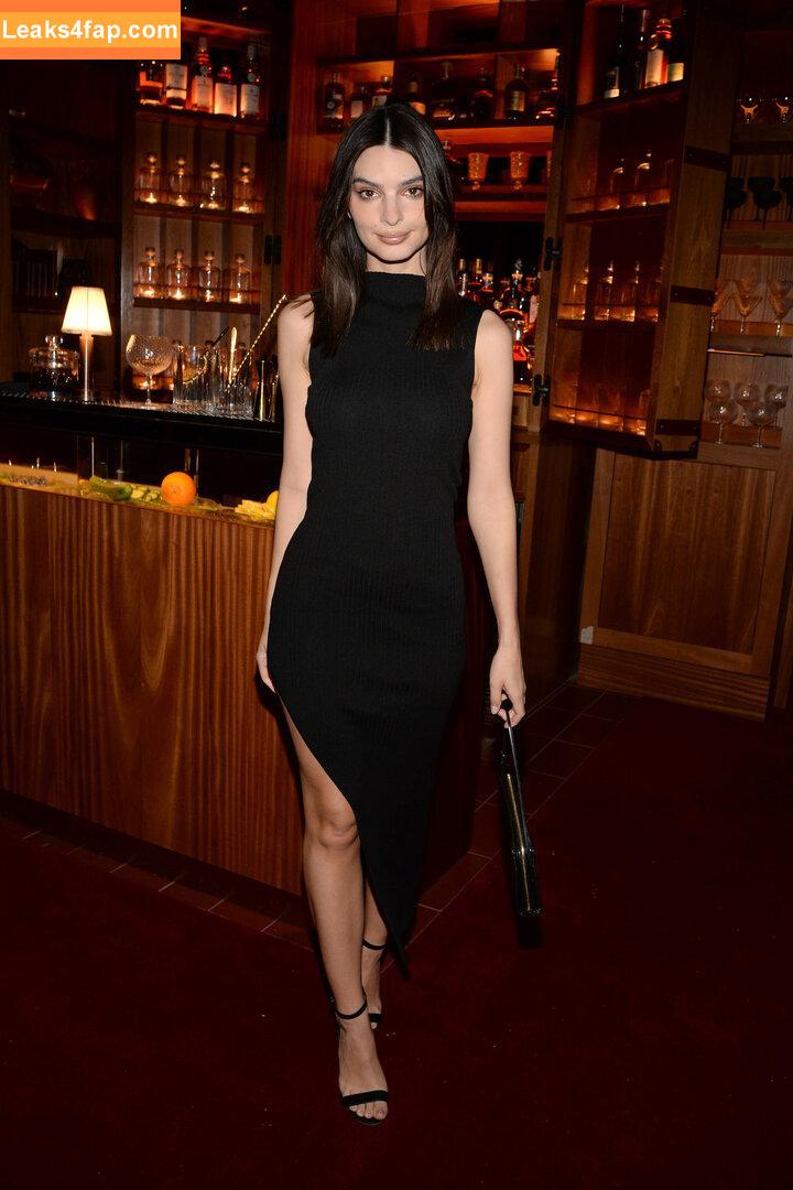 Emily Ratajkowski / Officialemilyratajkowski / emrata / https: слитое фото фото #3405