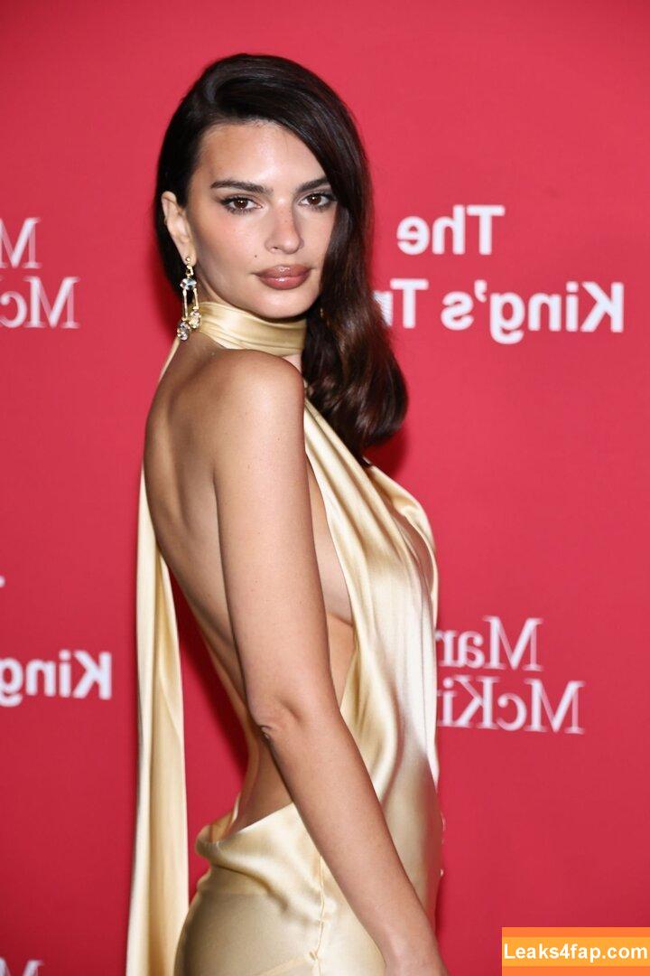 Emily Ratajkowski / Officialemilyratajkowski / emrata / https: слитое фото фото #3755