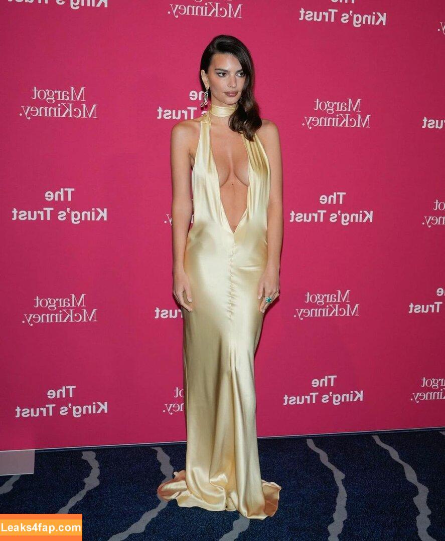 Emily Ratajkowski / Officialemilyratajkowski / emrata / https: leaked photo photo #3771