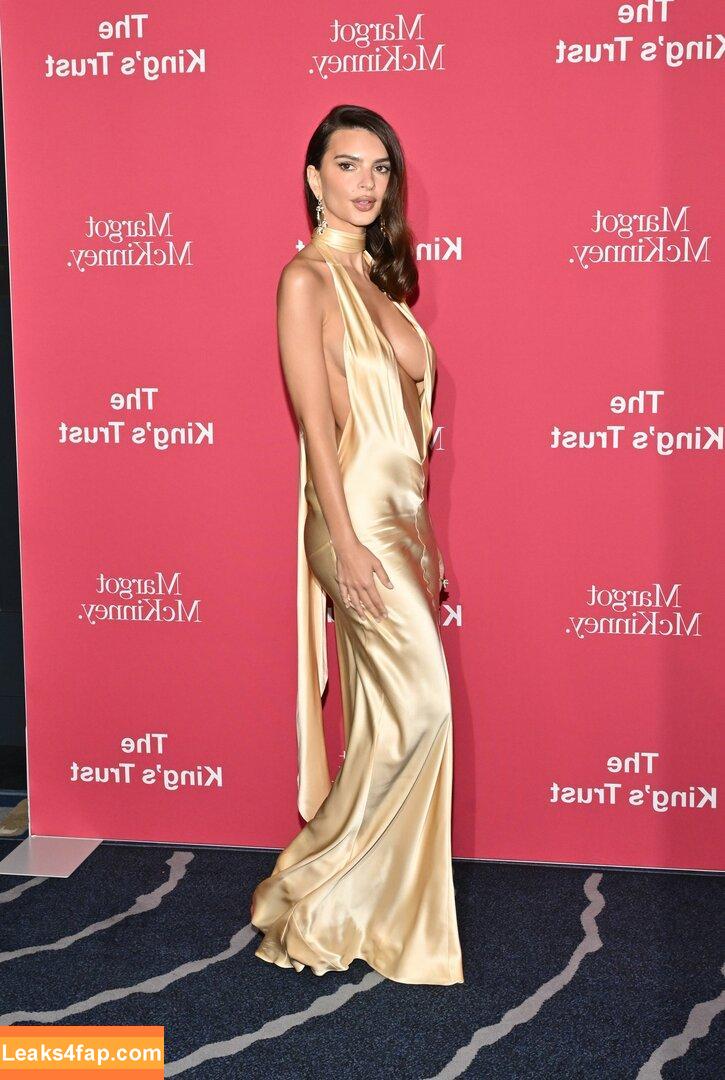 Emily Ratajkowski / Officialemilyratajkowski / emrata / https: leaked photo photo #3776