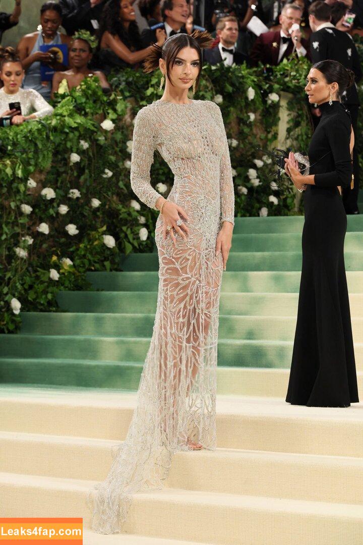 Emily Ratajkowski / Officialemilyratajkowski / emrata / https: leaked photo photo #3850