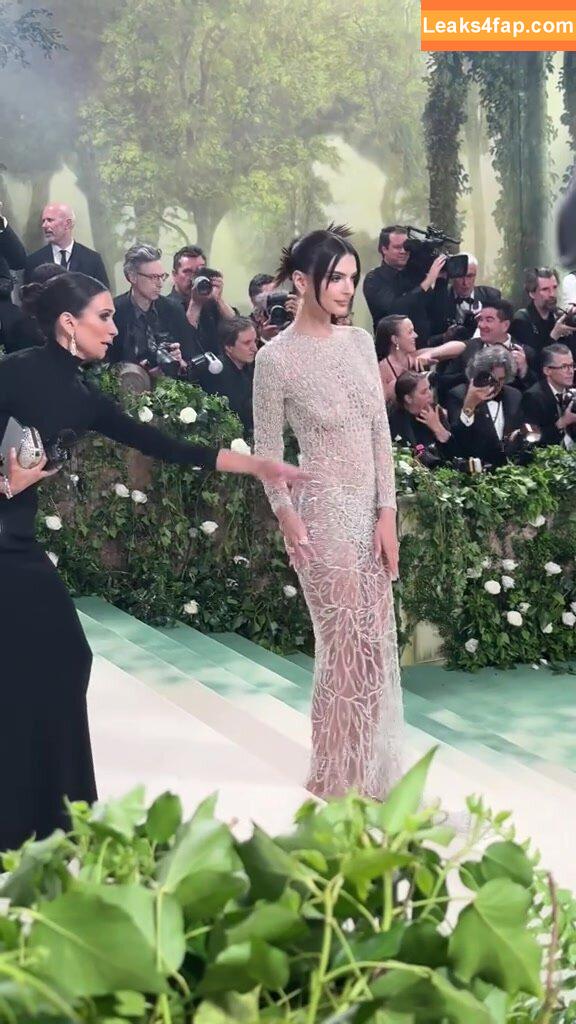 Emily Ratajkowski / Officialemilyratajkowski / emrata / https: leaked photo photo #3862