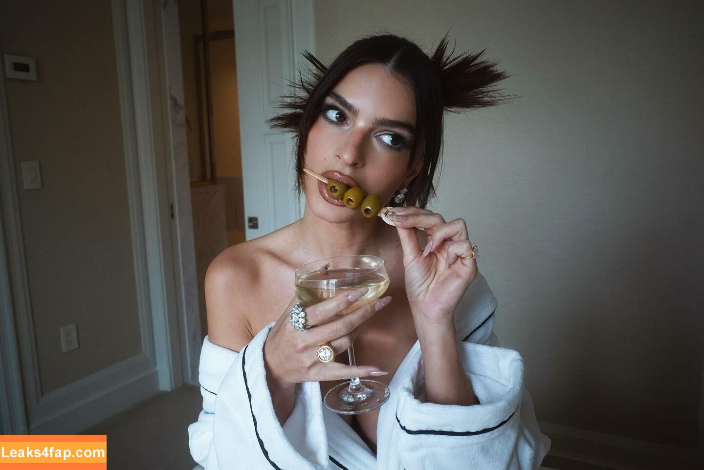 Emily Ratajkowski / Officialemilyratajkowski / emrata / https: leaked photo photo #3888