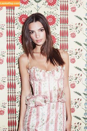 Emily Ratajkowski photo #3034