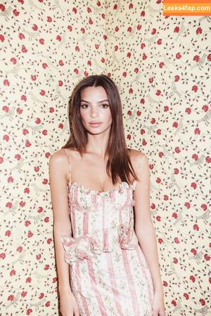 Emily Ratajkowski photo #3045