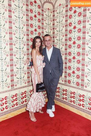 Emily Ratajkowski photo #3047