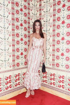 Emily Ratajkowski photo #3057