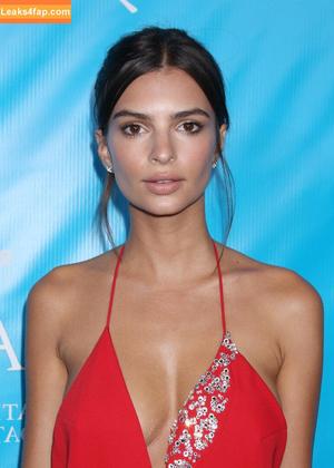 Emily Ratajkowski photo #3068