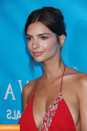 Emily Ratajkowski photo #3070