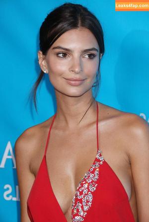 Emily Ratajkowski photo #3071