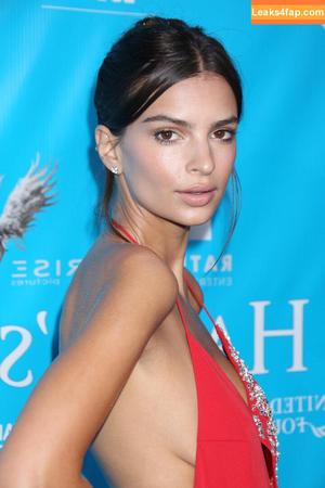 Emily Ratajkowski photo #3073