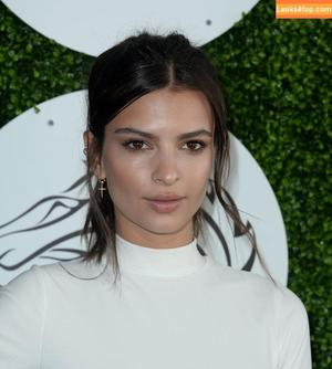 Emily Ratajkowski photo #3306