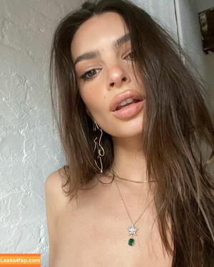 Emily Ratajkowski photo #3370