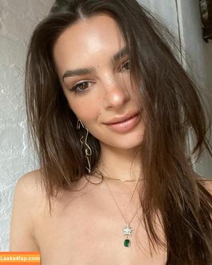 Emily Ratajkowski photo #3374