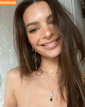 Emily Ratajkowski photo #3376