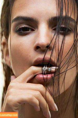 Emily Ratajkowski photo #3384