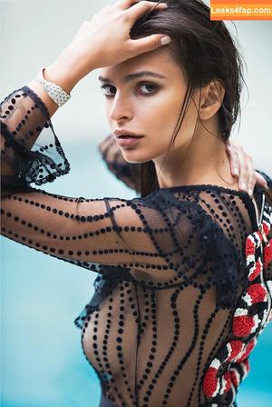 Emily Ratajkowski photo #3391