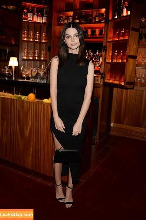 Emily Ratajkowski photo #3407