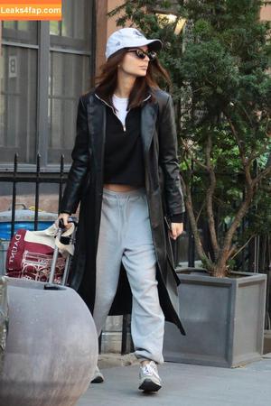 Emily Ratajkowski photo #3557