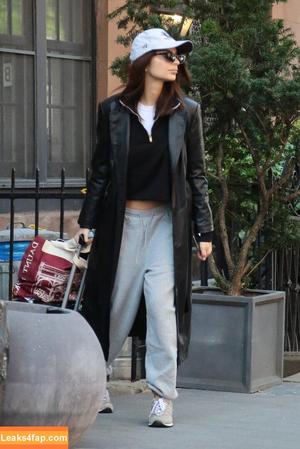 Emily Ratajkowski photo #3558