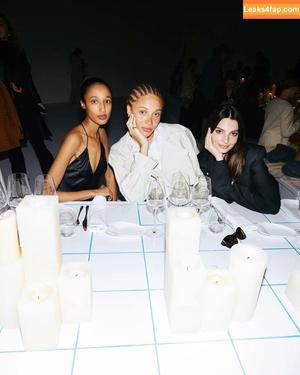 Emily Ratajkowski photo #3567