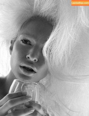 Emily Ratajkowski photo #3644