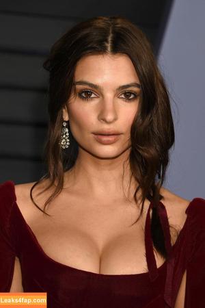 Emily Ratajkowski photo #3667