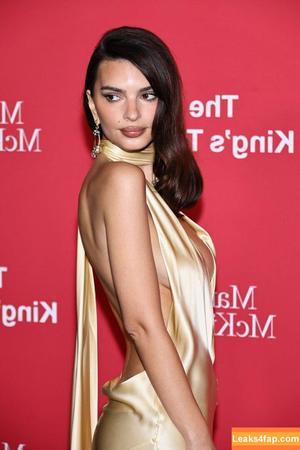 Emily Ratajkowski photo #3757