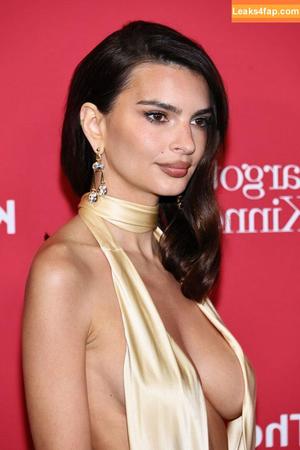 Emily Ratajkowski photo #3759