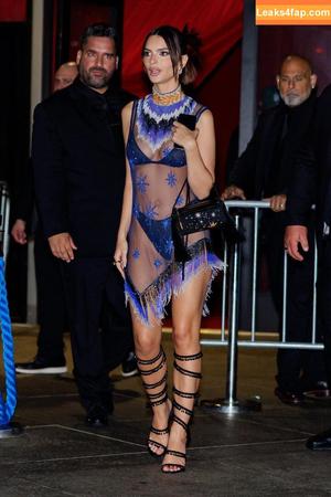 Emily Ratajkowski photo #3883