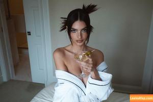 Emily Ratajkowski photo #3893