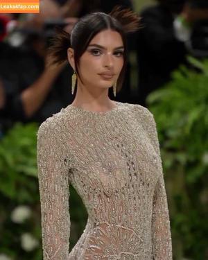 Emily Ratajkowski photo #3895