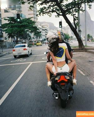 Emily Ratajkowski photo #3950