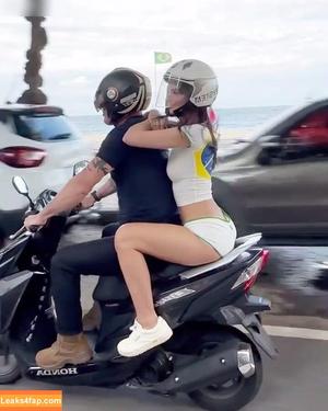 Emily Ratajkowski photo #3953