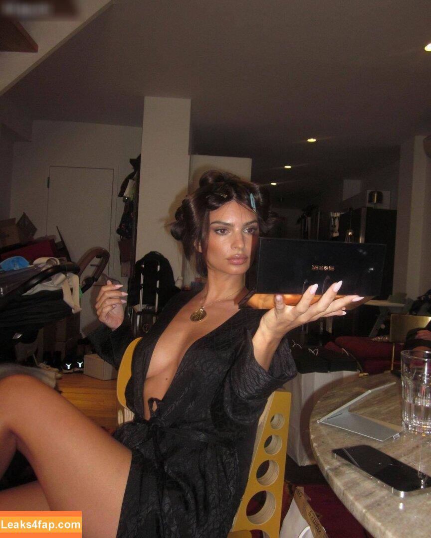 Emily Ratajkowski / Officialemilyratajkowski / emrata / https: leaked photo photo #4148