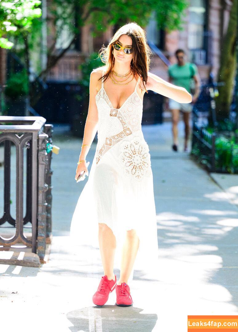 Emily Ratajkowski / Officialemilyratajkowski / emrata / https: leaked photo photo #4167