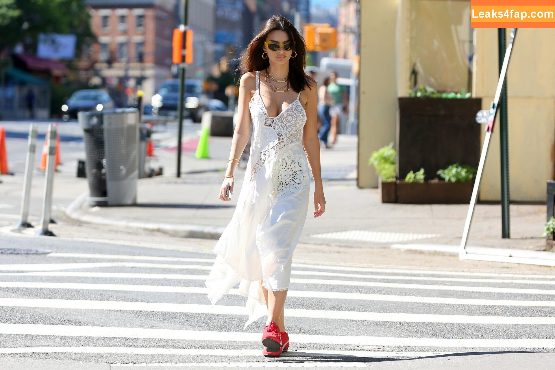 Emily Ratajkowski / Officialemilyratajkowski / emrata / https: leaked photo photo #4201