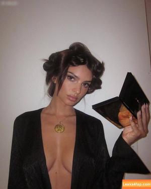 Emily Ratajkowski photo #4142