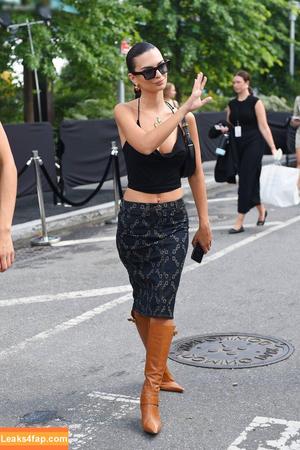 Emily Ratajkowski photo #4153