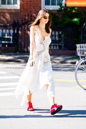 Emily Ratajkowski photo #4179