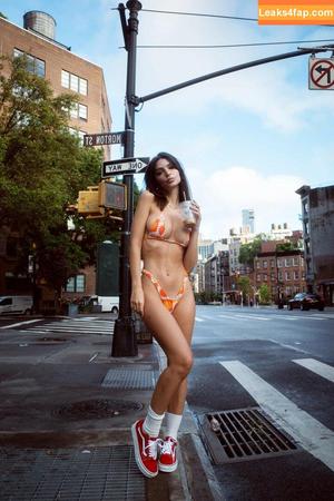 Emily Ratajkowski photo #4298