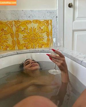 Emily Ratajkowski photo #4525