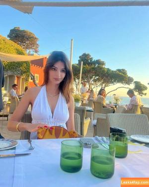 Emily Ratajkowski photo #4526