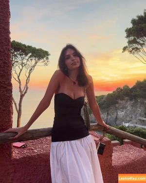 Emily Ratajkowski photo #4540