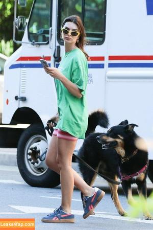 Emily Ratajkowski photo #4610