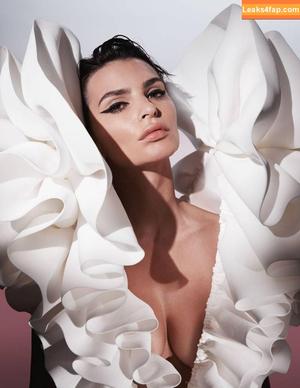 Emily Ratajkowski photo #4622