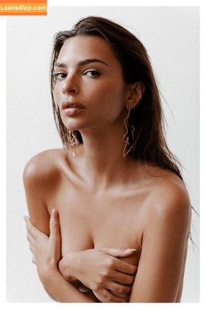 Emily Ratajkowski photo #4935