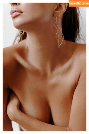 Emily Ratajkowski photo #4936