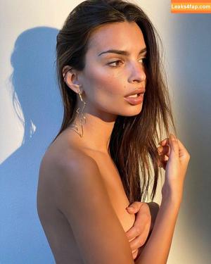 Emily Ratajkowski photo #4942